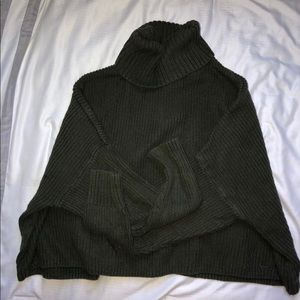 HOLLISTER GREEN CROPPED TURTLE-NECK SWEATSHIRT